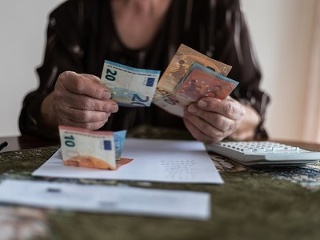 peniaze, stôl, dôchodok, splátka