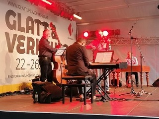 Skupina Bashavel sa už