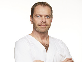 Umelého kolena sa nemusíte