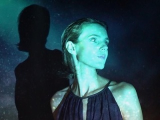 Namiesto krstu albumu prináša