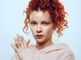 Dennyiah vydávajú debut Human