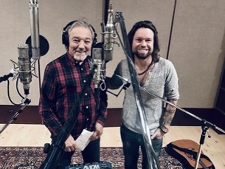 Kryštof vydal skladbu Vánoční