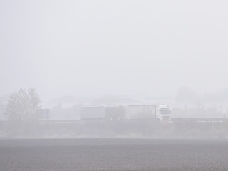 Vodiči, pozor na hmly: