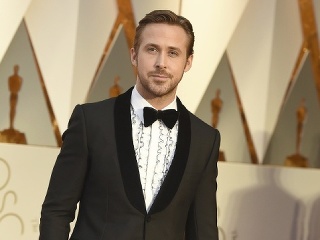 Sexi Ryan Gosling oslavuje