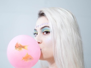 Kto je LadyZika? Mladá