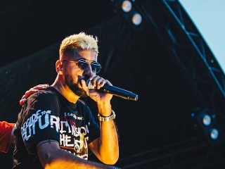 Má jedinečný hlas, ktorým