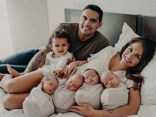 Ukázala telo po štvorčatách