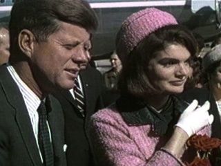 Dvorným dizajnérom Jackie Kennedy