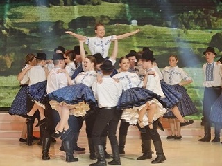 Folklórna šou Zem spieva