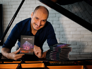 Jozef Holly prichádza s