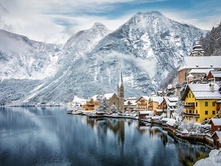 Snehom obsypaný Hallstatt