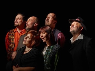 Banda vydáva dvojsingel Dve