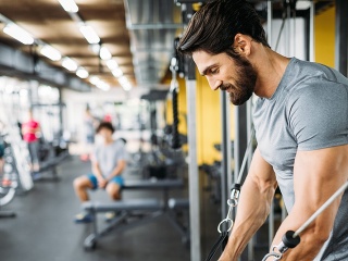 Týmto pod vianočným stromčekom