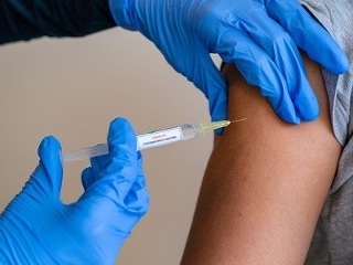 KORONAVÍRUS Začnú očkovať zamestnancov