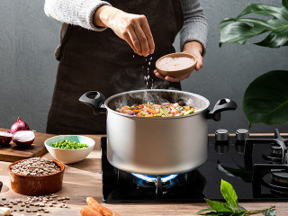 Hrnce a panvice, ktoré