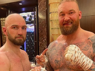 Seriálová hviezda rozdávala údery