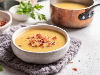 Farebná mrkvovo-zázvorová polievka: Zahreje