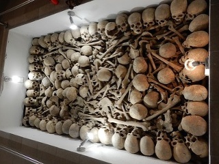 Krypta s ostatkami padlých