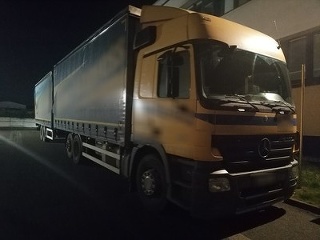 Kamión zablokoval cestu 