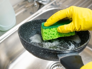 Starostlivosť o nepriľnavú panvicu