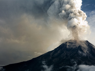 Sopka Sinabung vybuchla: Popol