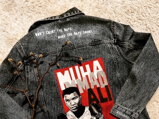 Z oblečenia vytvára originálne