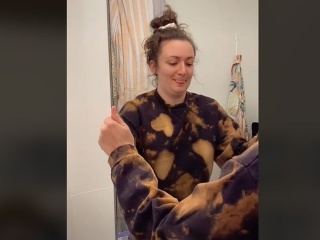 VIDEO V kúpeľni dievčiny