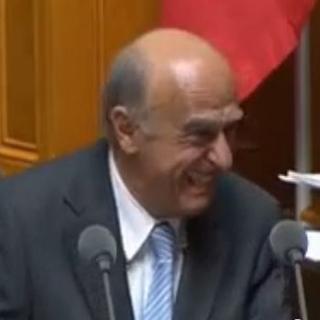 Minister záchvatom rozosmial parlament
