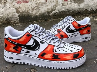 Peter pretvára obyčajné tenisky