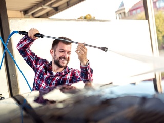 Jarné umývanie auta je