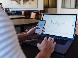 Mal by si investovať?