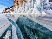 Turistický autobus sa prepadol