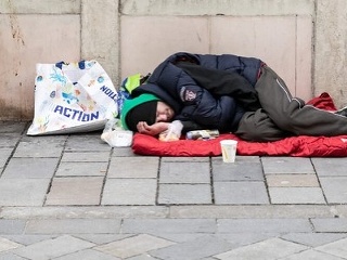 Absurdné. Ľudia bez domova