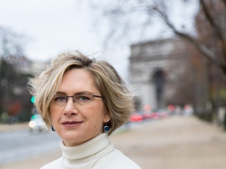 Mária žije vo Francúzsku,