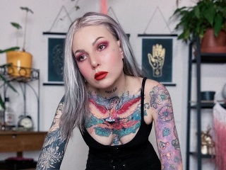 Kto je Cheryl DeLarge?