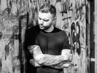 Temný trip-hop s podmanivým