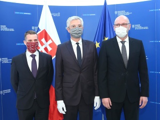 Slovensko reaguje na VYHOSTENIE