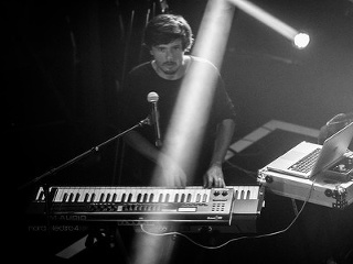 Jakub Tvrdík spieva o