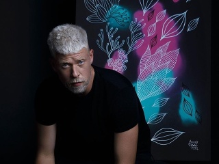 Kto je Samuel Hošek?