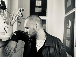 Hudobník Marián Slávka vydáva