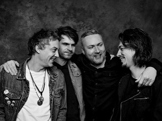 Uvoľňovanie prináša prvé koncerty.