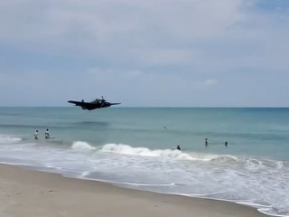 Medzi kúpajúcich sa dopadlo