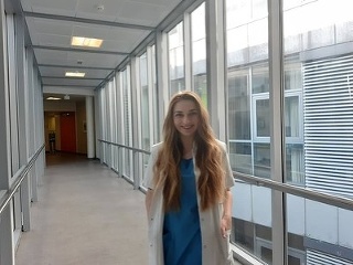 Má za sebou stáže