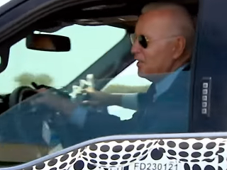 Biden testoval nový elektromobil: