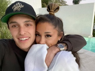 Ariana Grande sa pred