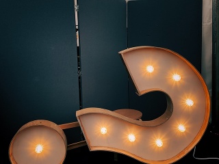 Osem absolútne hlúpych a