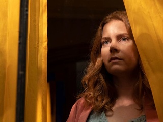 RECENZIA Napínák Žena v