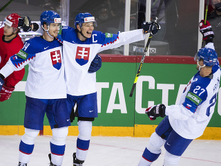 Kapitán Marek Ďaloga (uprostred)