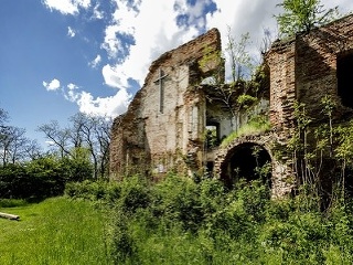 Zrúcanina pavlínskeho kláštora Mariánska