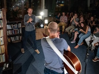 Kolowrat vydáva mnohofarebný akustický